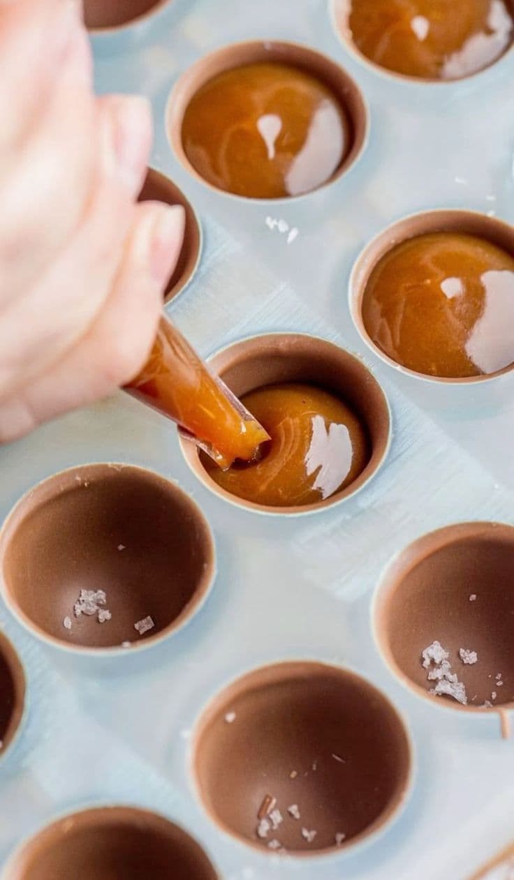 Handcrafted caramel filling process